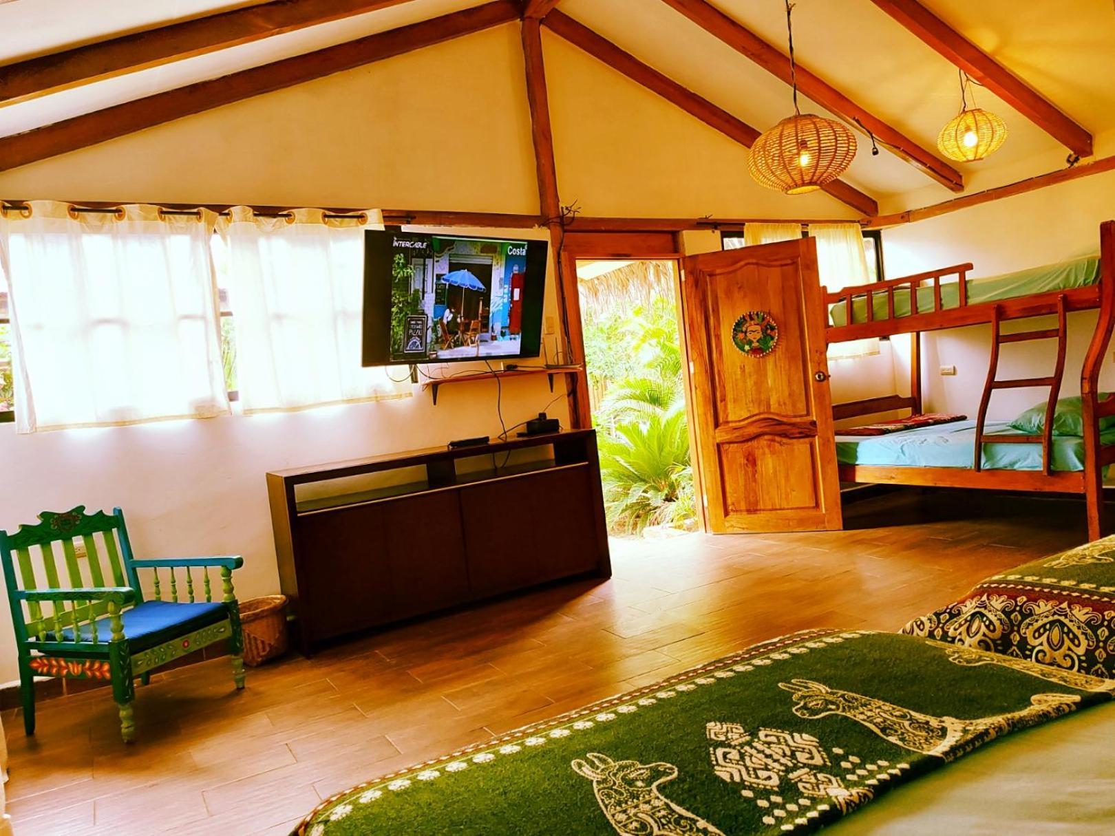 Hotel Café Madame à Puerto López Extérieur photo