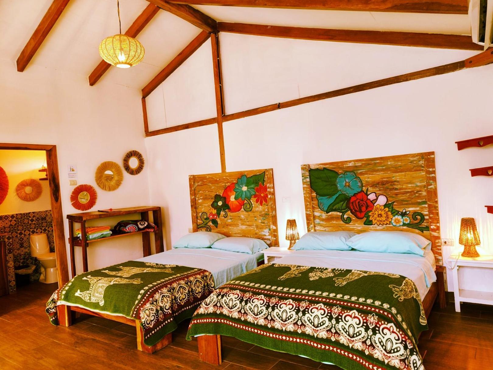 Hotel Café Madame à Puerto López Extérieur photo