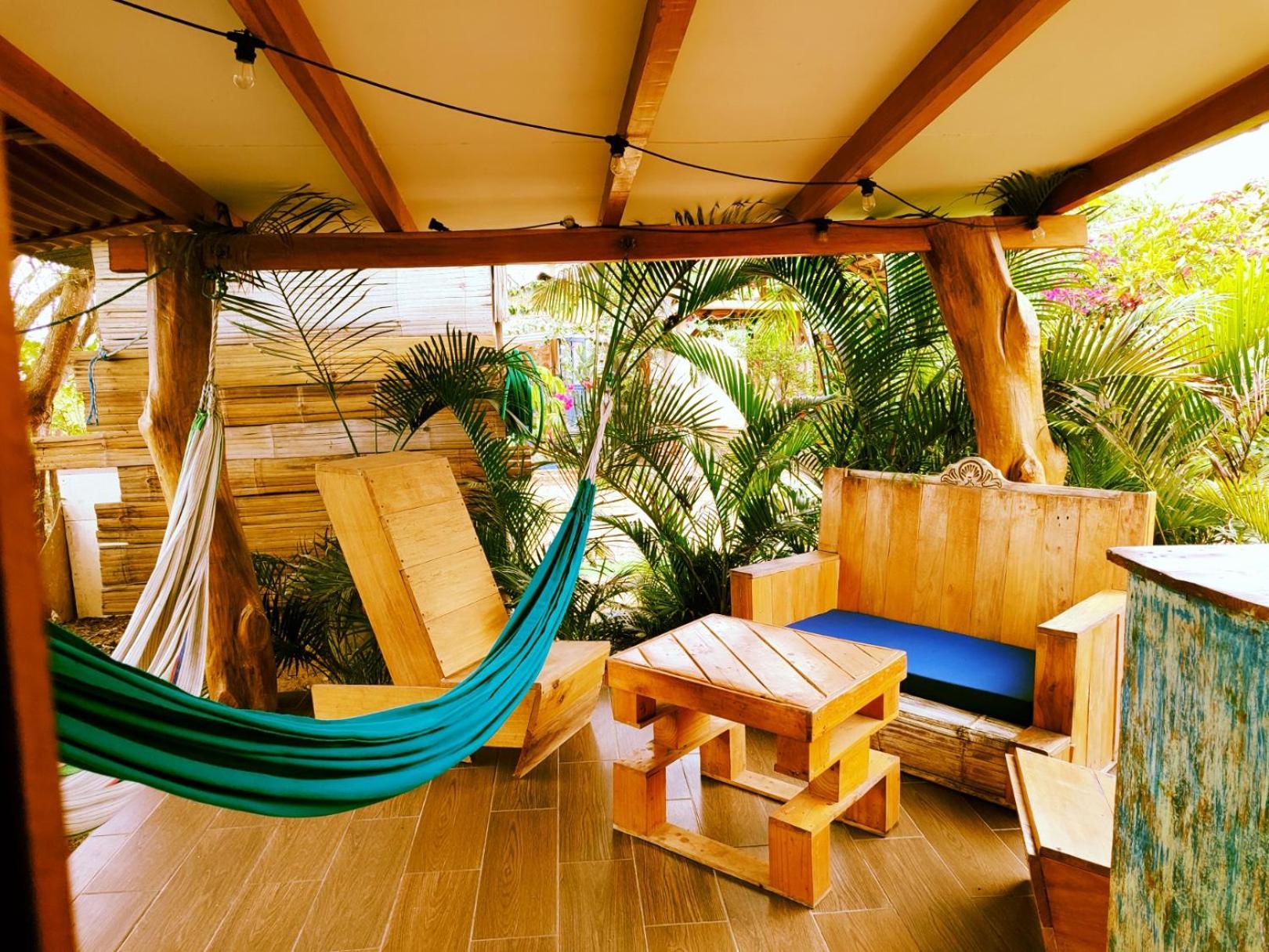 Hotel Café Madame à Puerto López Extérieur photo