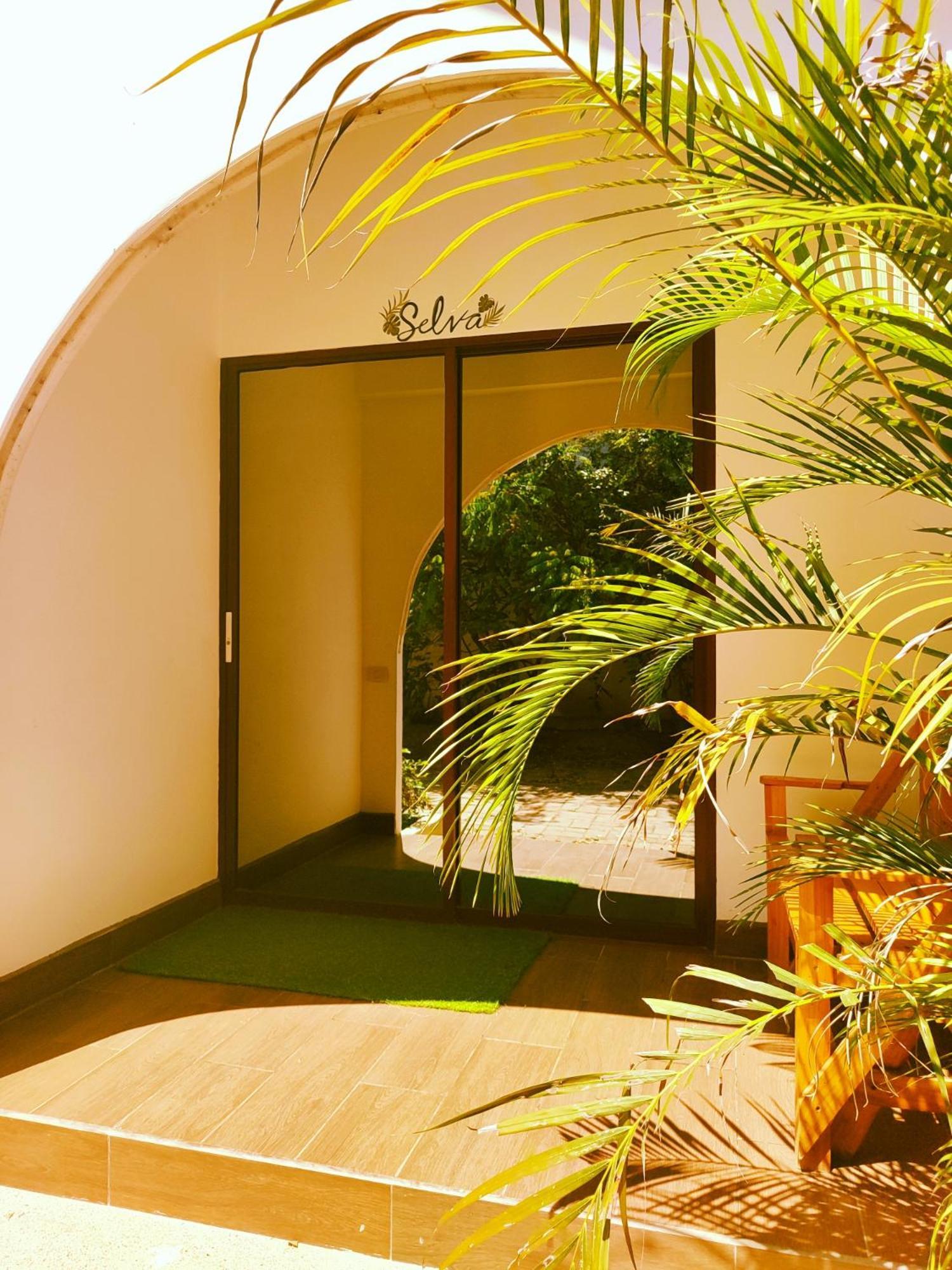 Hotel Café Madame à Puerto López Extérieur photo