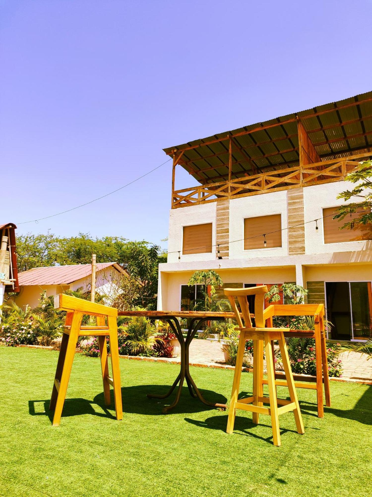 Hotel Café Madame à Puerto López Extérieur photo