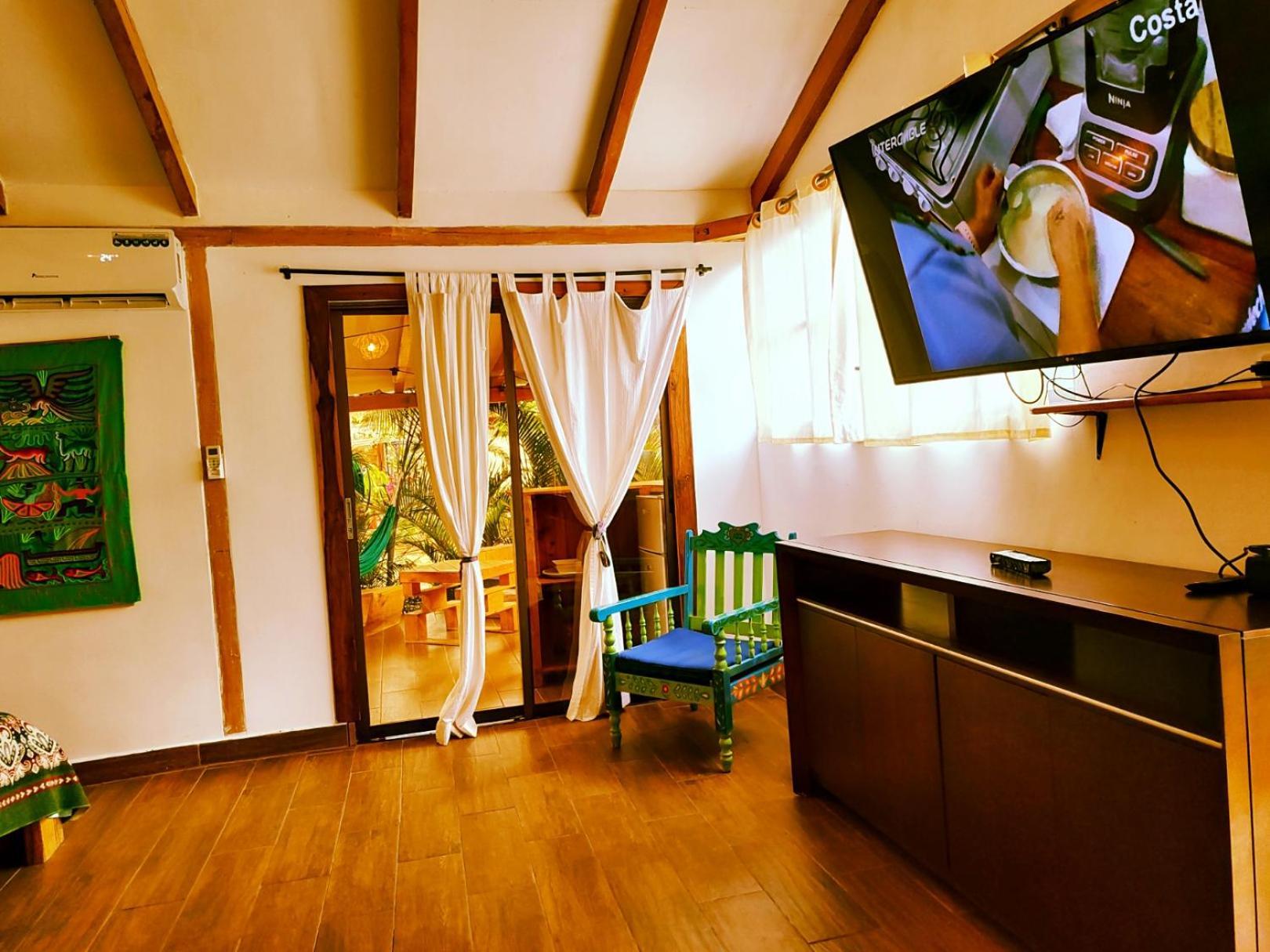 Hotel Café Madame à Puerto López Extérieur photo