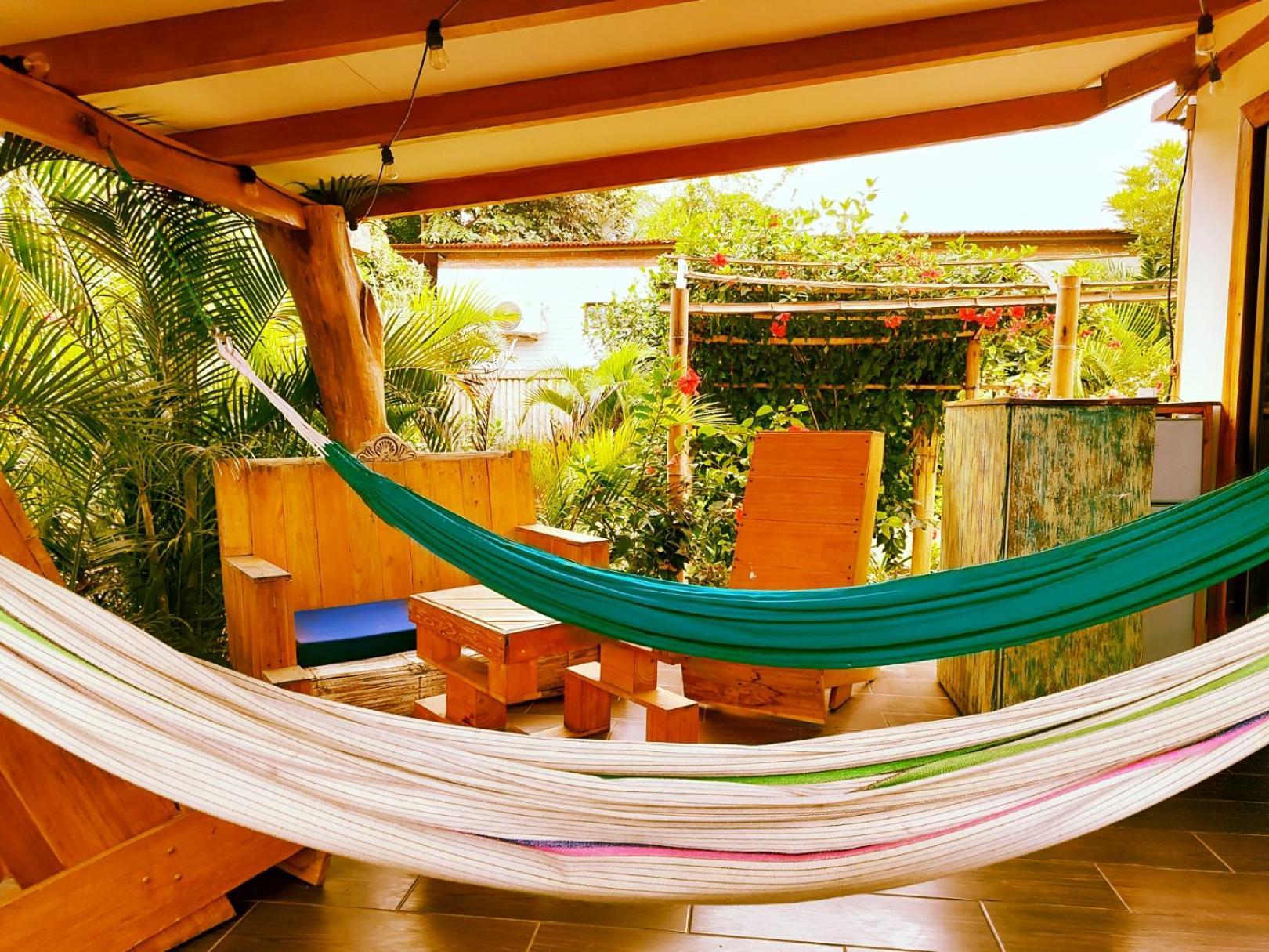 Hotel Café Madame à Puerto López Extérieur photo