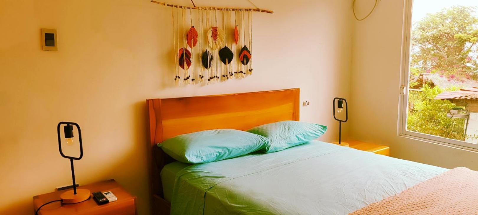 Hotel Café Madame à Puerto López Extérieur photo